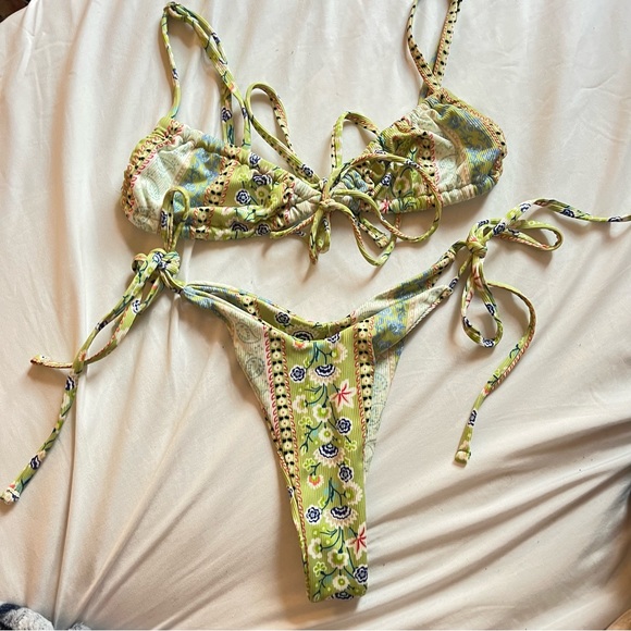 Floral pattern tie bikini set - Picture 3 of 8